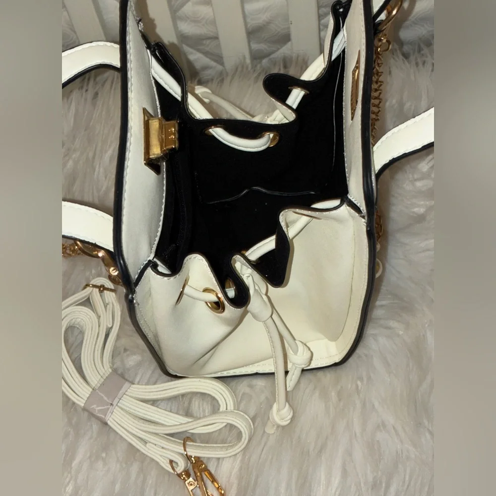 Scream Fun -‎ Face The Facts Handbag